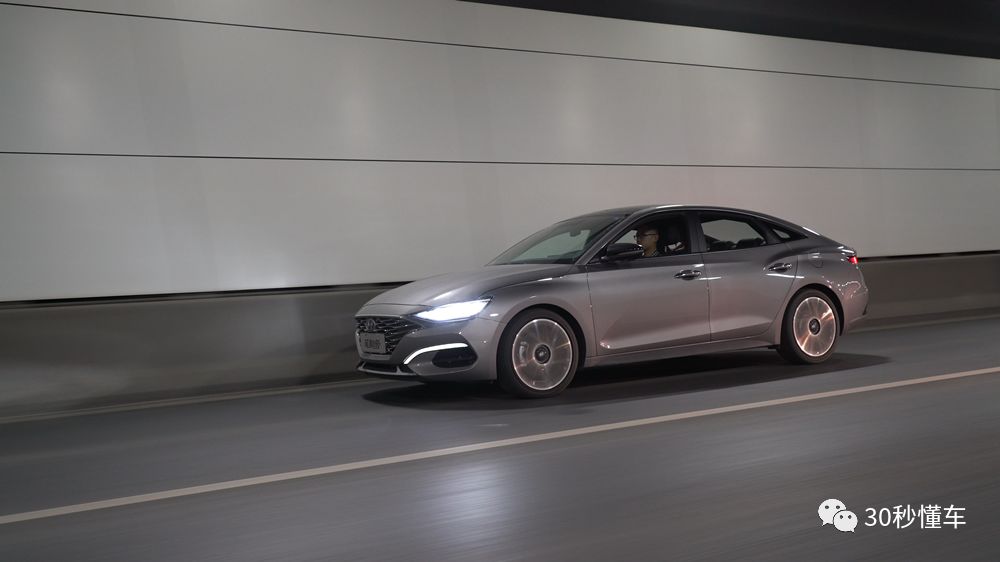 性能颜值秒杀同级 北京现代la festa菲斯塔新车首测