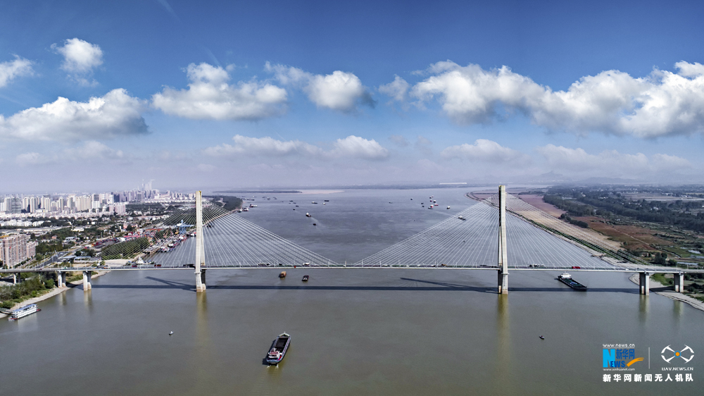 航拍安庆长江段水清岸绿产业优