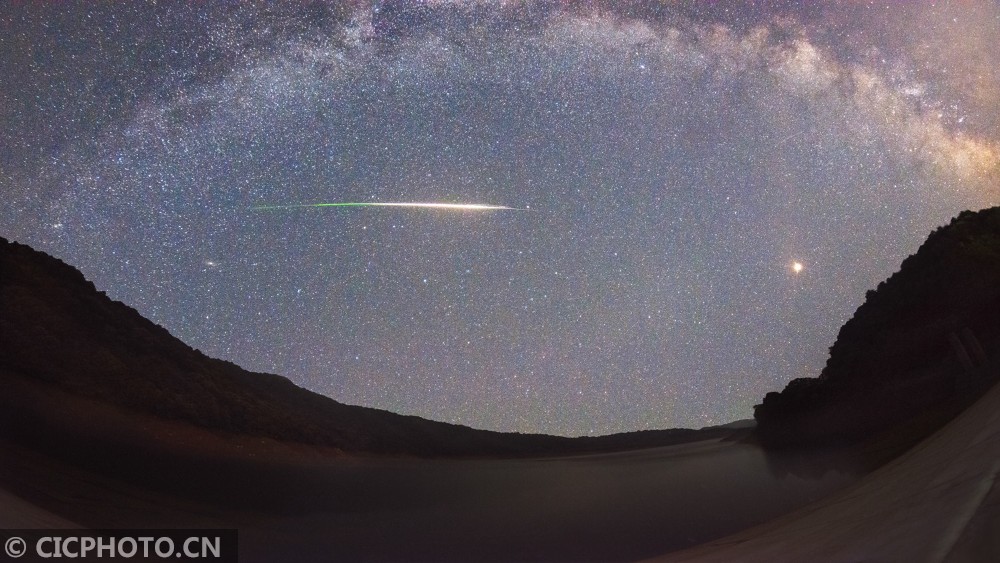30张照片见证中国最美流星雨