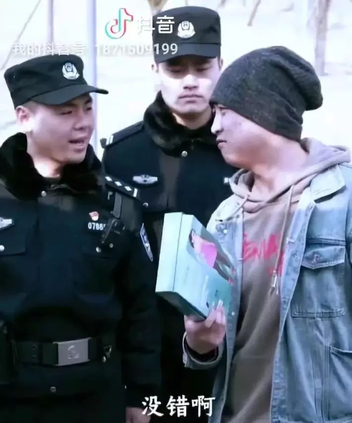 "警察被气到掐人中自救?"看完忍不住了,哈哈哈哈哈