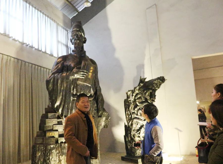 当外人了"今年是改革开放40年,也刚好是卢鸿杰来到大陆的第30个年头