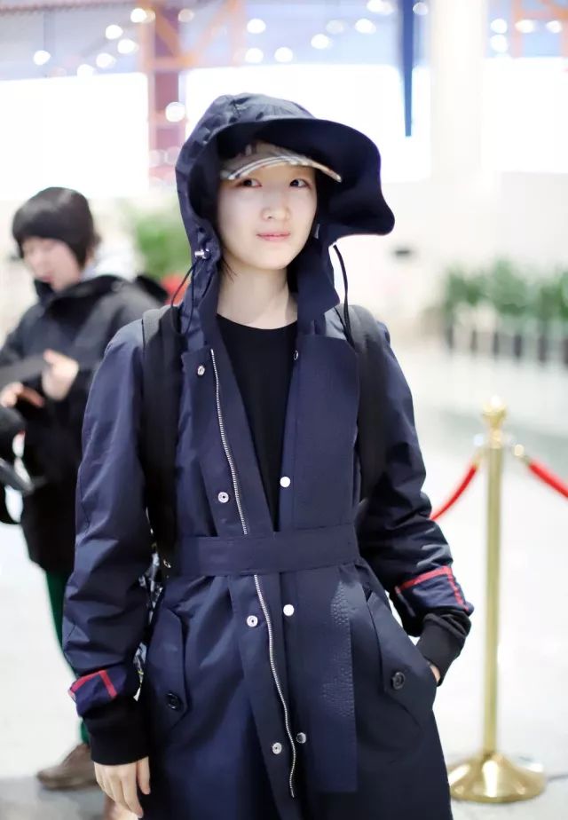 又瘦又矮的周冬雨靠什么赢了一众大长腿的女星?