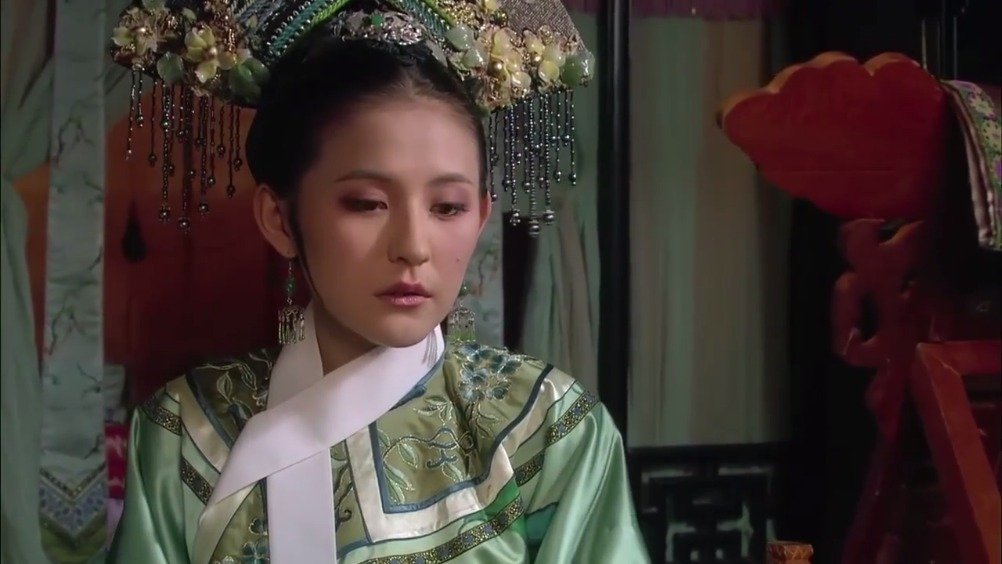 热依扎在《甄嬛传》中饰演宁贵人,因为爱十七爷,所以爱屋及乌_手机