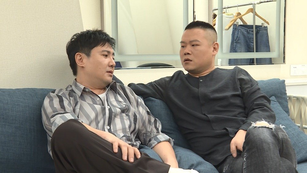 沈腾沈腾 岳岳岳云鹏 坐在一起,这是商量什么小秘密呢