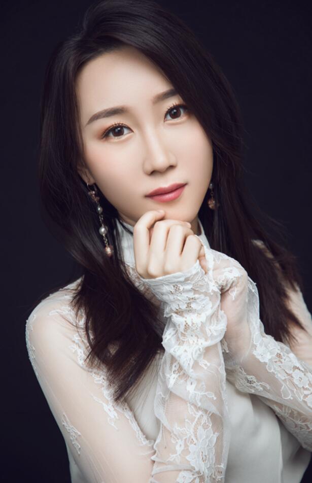 钢琴家影视音乐制作人张倩亮相第二十一届上海国际电影节