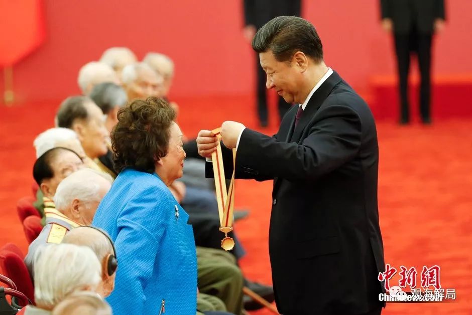 张广宁去向:宋庆龄写给宋美龄的最后一封信 由她转交(图) (陈香梅获颁纪念章)
