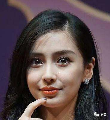 有段时期baby的下巴短而圆,脸型线条变得比较钝,显得比较容易亲近