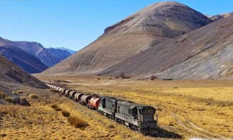智利的这条独特的铁路 看着就刺激心跳