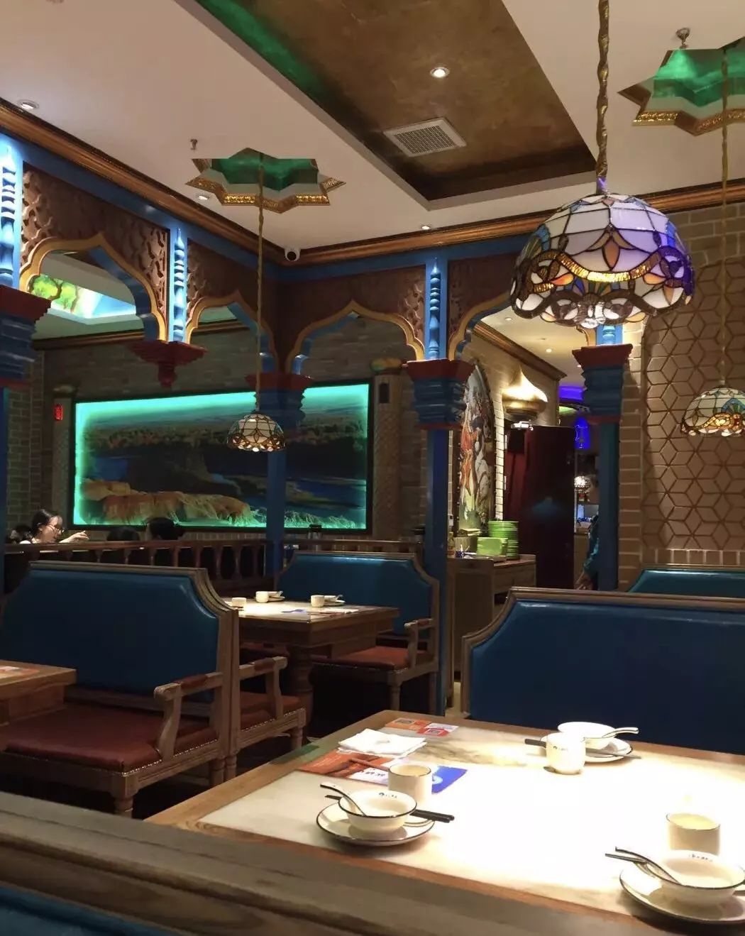 游走在舌尖上的西域美食重庆这些新疆餐厅你打卡过几个