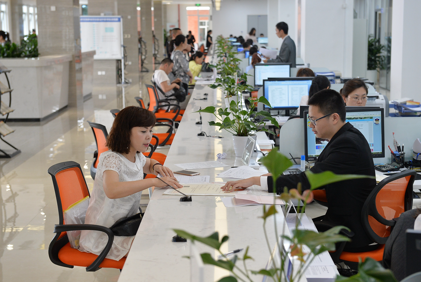 办理公积金业务只需跑一个窗口就行了