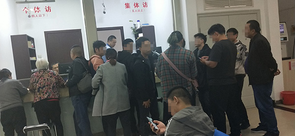 郑州移动公寓:郑州转手千套公寓撵租户续:已达成协议宣布无效 部分租客、业主在信访部门反映被拖欠租金、押金一事。