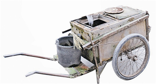 正文                   2009年到市粪便处理厂工作的厂长张小龙,是