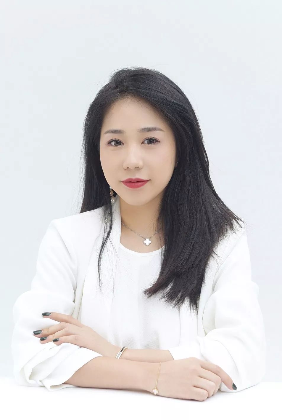 陈盼盼(小p,pm studio化妆造型定制工作室主理人)新女报cgc首个封面