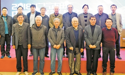 足坛"大咖"聚首广州 共论中国足球发展新趋势