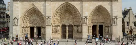 巴黎圣母院主入口大门（图源：法媒）