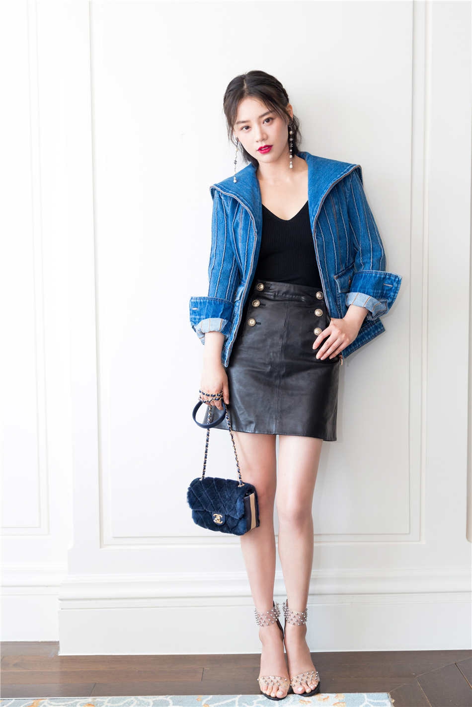 马思纯牛仔外套亮相活动 简约精致率性随意