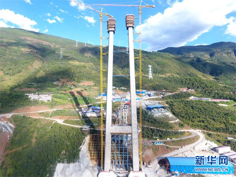 金安金沙江大桥主塔封顶，系在建的世界最大跨径峡谷悬索桥|金沙江大桥|金安|跨径_新浪新闻