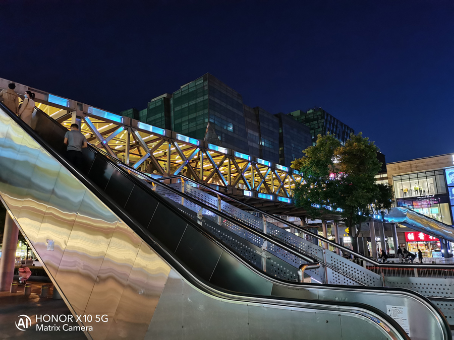 配备旗舰级ryyb高感光镜头荣耀x10拍照实测