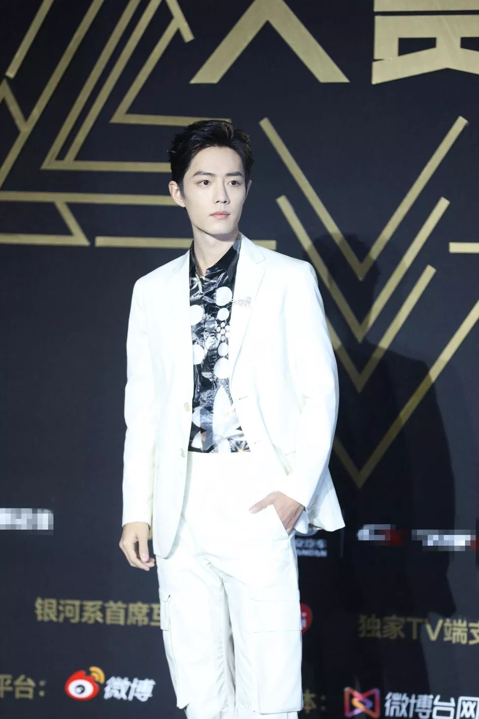 张若昀鹿晗吴亦凡黄晓明宋茜迪丽热巴杨幂2019年12月28日,星光大赏在