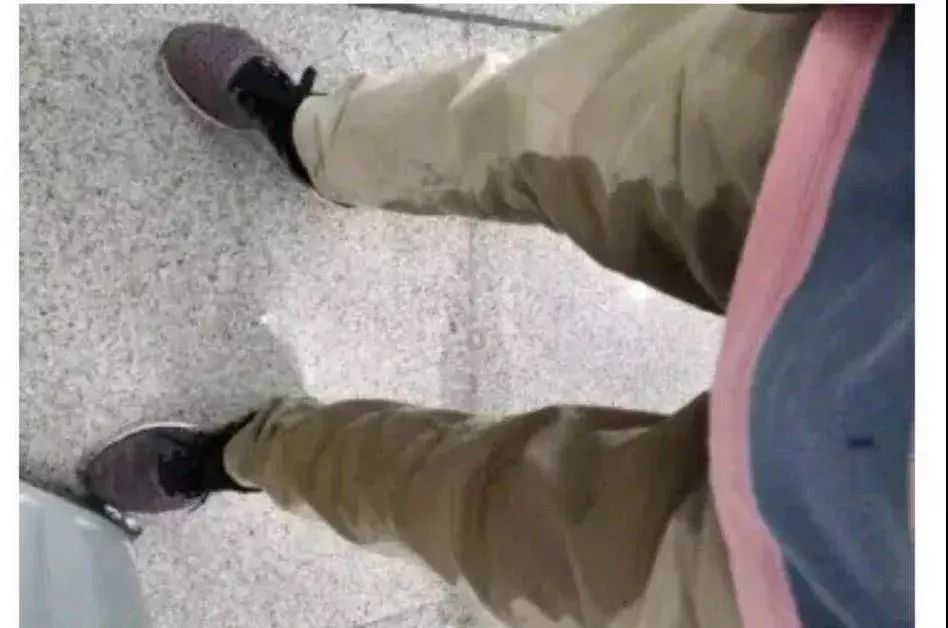 内急遭遇地铁内厕所全部停用小伙真的尿了地铁迅速给出回应