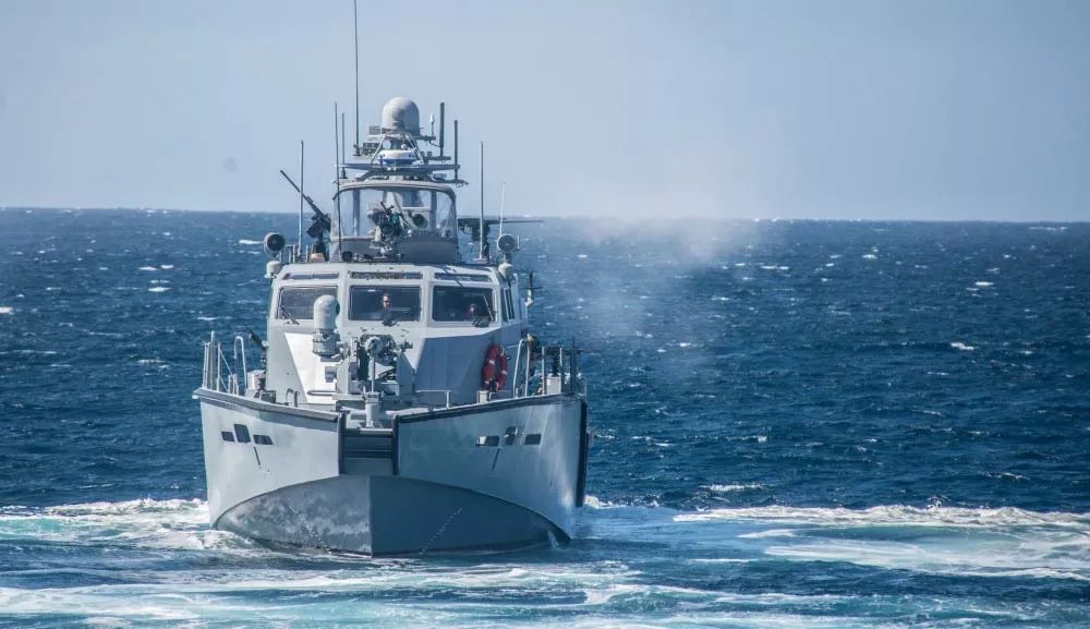 美國海軍內河中隊實彈射擊訓練 巡邏艇傾瀉彈雨 甲板上滿是彈殼