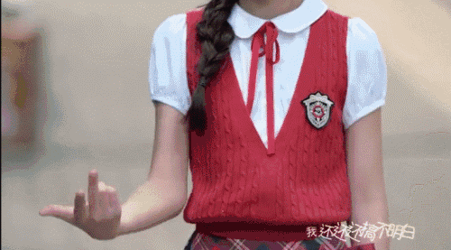 那时候的柳翰庇明显还没长开:现在她长这样:代言广