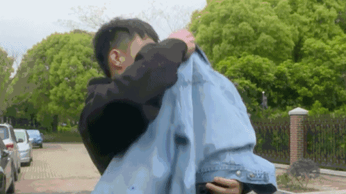 亲亲抱抱举高高,日常甜到齁,究竟是谁能让黄景瑜如此宠爱?