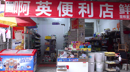 “癌症街上,那些拎着尿袋的人”:30张照片,戳破成年人最心酸的一面 “癌症街上,那些拎着尿袋的人”:30张照片,戳破成年人最心酸的一面