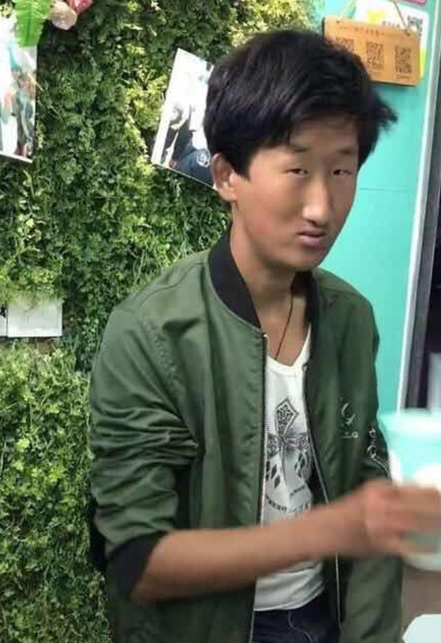 整了无数次的网红最终把自己从洋娃娃整成了翻版胖头鱼