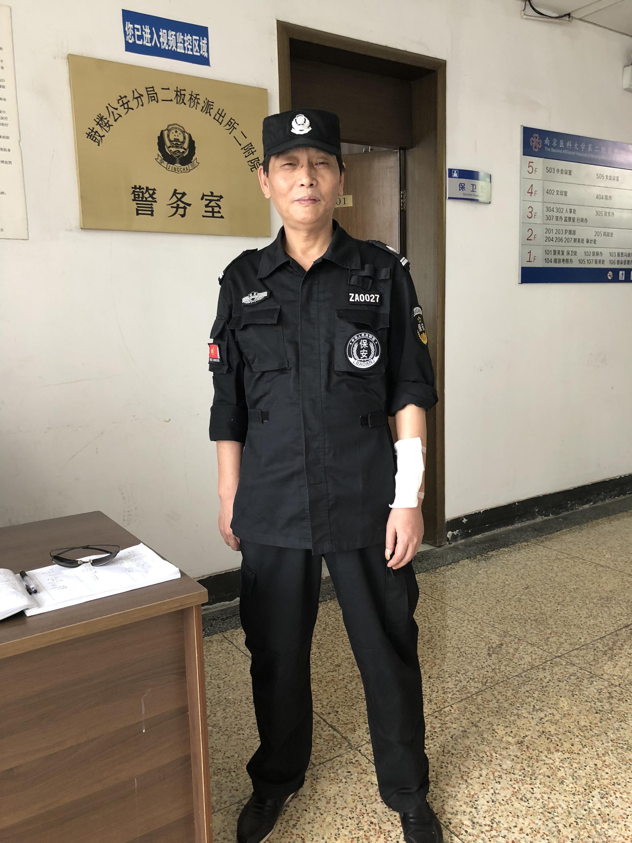 医院保安牢牢抱住轻生患者不放手!哪怕被咬下一块肉!