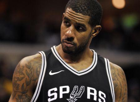 马刺阿尔德里奇接受nba官网记者采访,强调发挥自己领袖作用