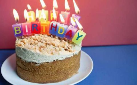 空服员忘帮庆祝39岁生日 头等舱男期待10小时下机气哭