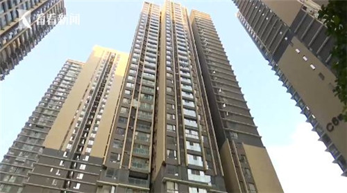 又有高空抛物孩子们小区草坪玩耍33楼掉下一物吓坏家长