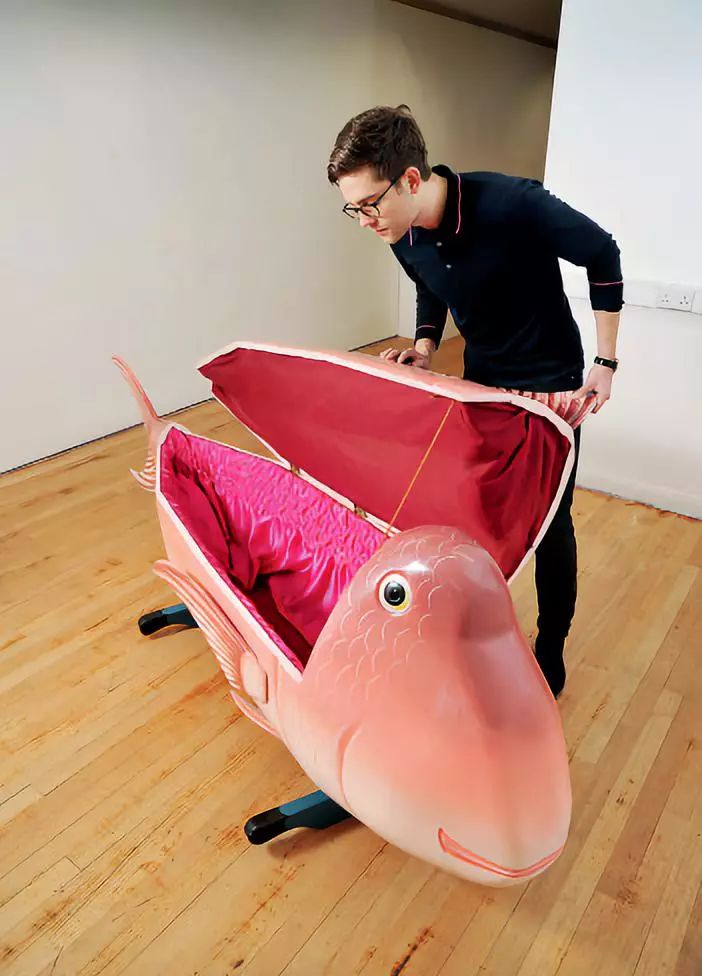 图/cfp尽管棺材造型讨巧,精致可爱,但整个房间里却始终笼罩着一层与