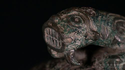 青铜“虎鎣”细节。中国国家博物馆供图