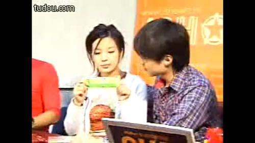 20年前跑宣传,古巨基一直把赵薇圈在怀里,占有欲也太强了吧?