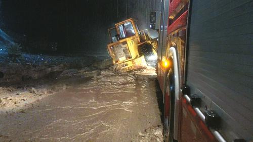 8月6日晚,五台山风景区护银沟因强降雨引发洪水泥石流,导致村内部分
