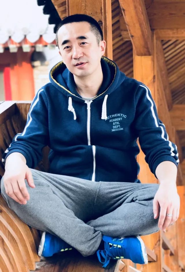 今晚,让我为你读几行诗|诵读者|总台|姚科_新浪新闻