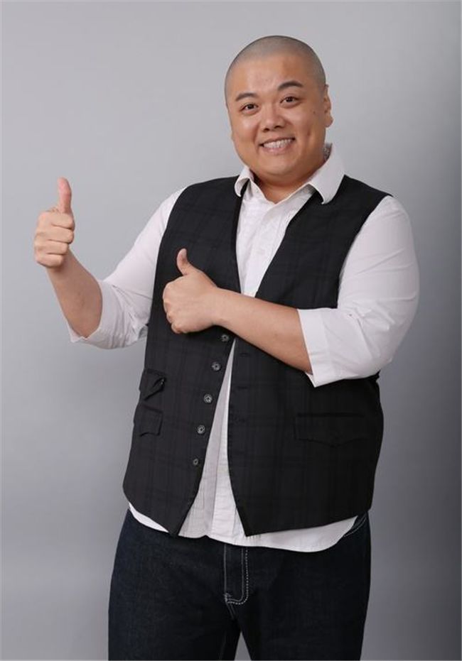 18岁成为tvb编剧,得星爷提携身价翻倍,为圆导演梦2次倾家荡产!