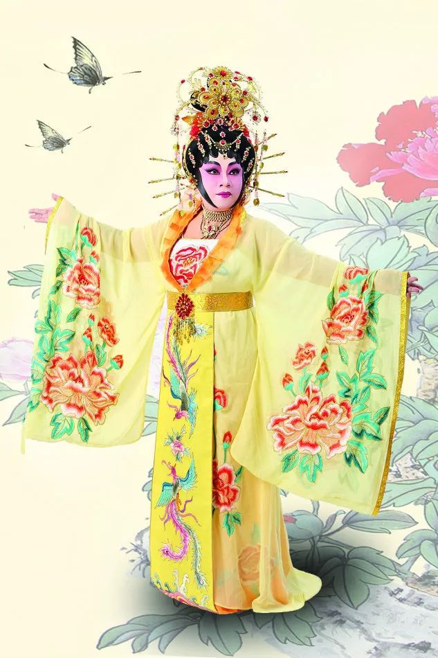 早在道光年间(1821-1850年),杨掌生的《梦华琐簿》对于粤剧服装,就有"