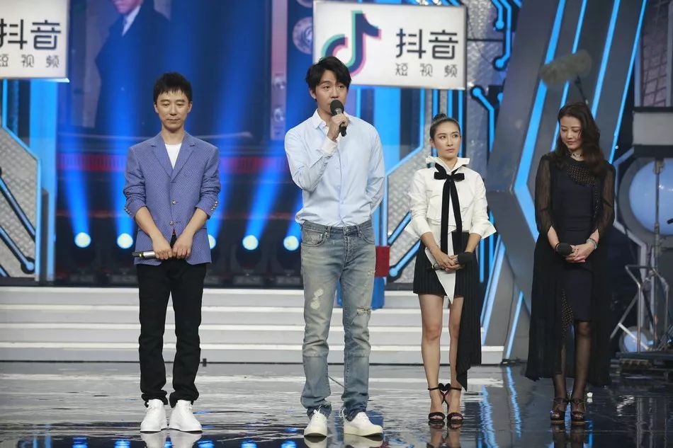 周海媚王茂蕾现身《天天向上》大张伟当导演 特别企划"影视频道"开播