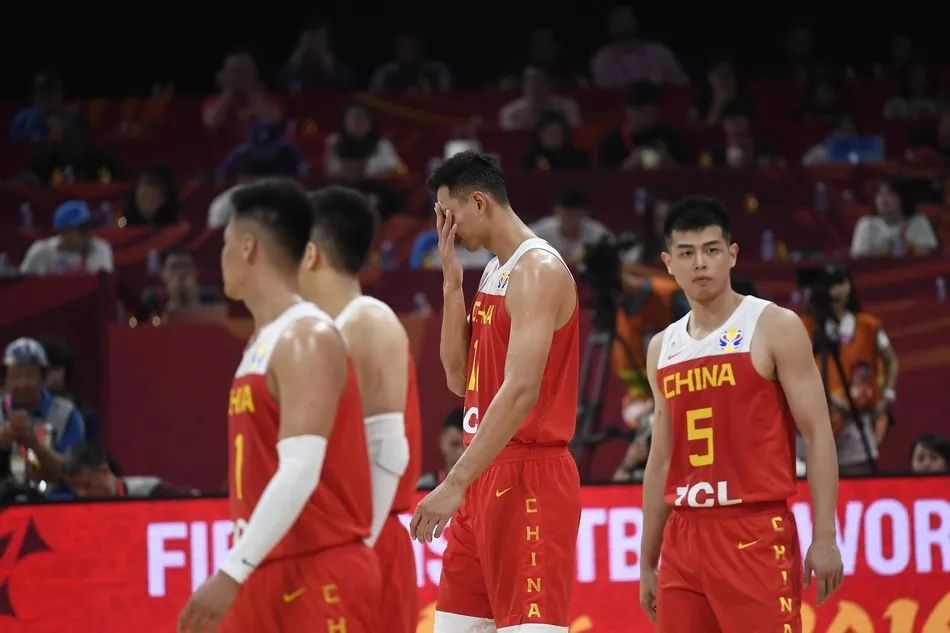 中国男篮上一代成员王仕鹏在赛后说,"我特别替阿联惋惜,最后一届世界