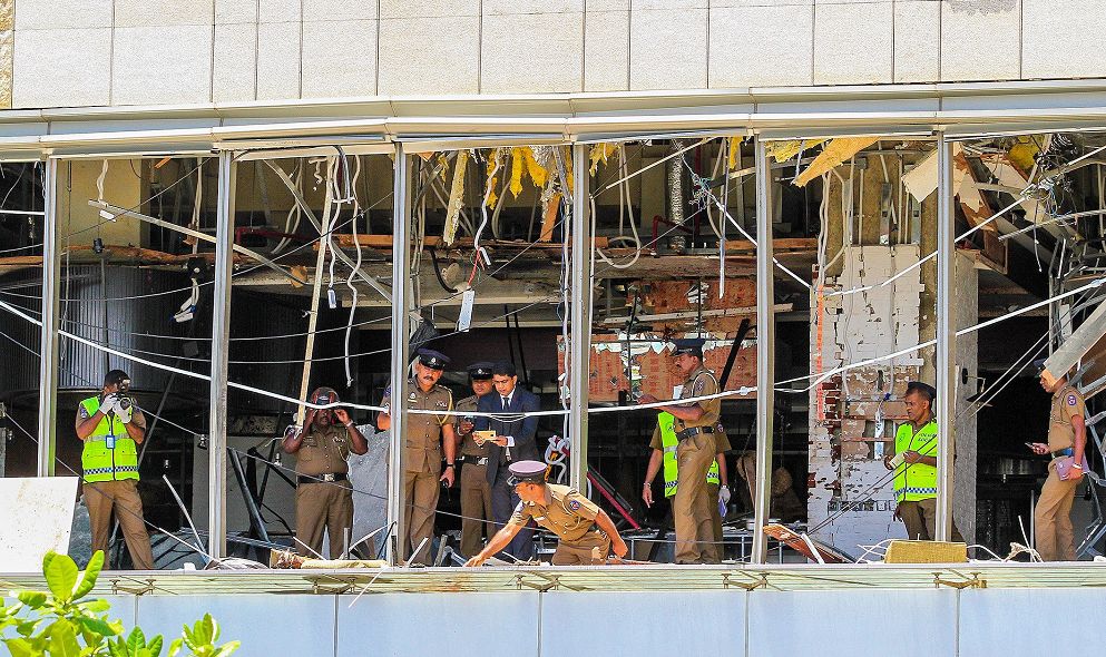 斯里兰卡连环爆炸:嫌疑人受审时引爆炸弹|斯里