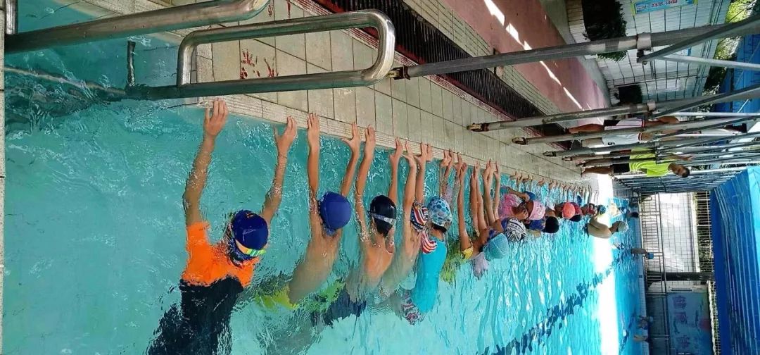 学游泳送福利!河村飞浪泳场中考游泳培训班开