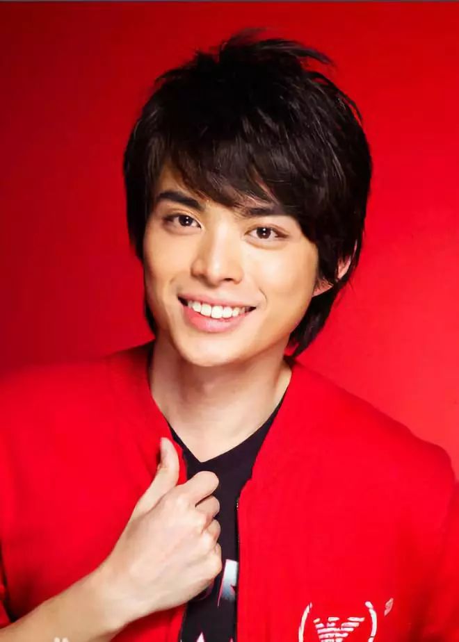 演员本名利昂霖,也可以是李昂霖.