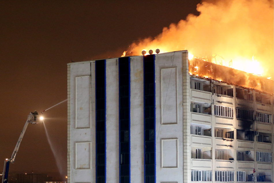 直击|俄车臣首府格罗兹尼一高楼楼顶着火,疏散220人