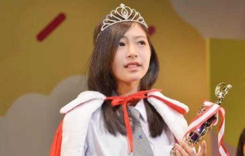 今年日本最可爱的高一女生长这样 妹子的笑容有点甜