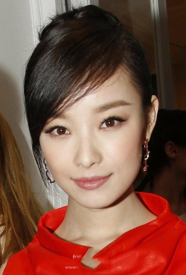 看了杨紫的高低眉,瞬间原谅了范冰冰,学学倪妮自成风格颜值立现