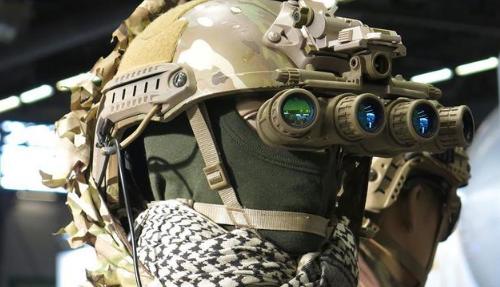 美国对于单美国为了让单兵作战更加强大,还让其战术头盔的重量变小,从