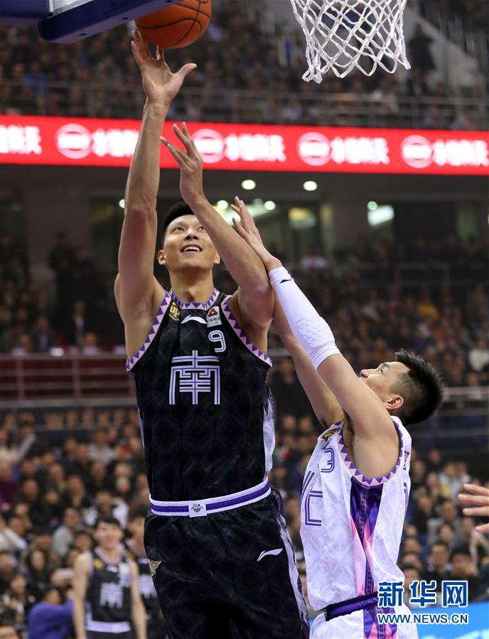 当日,在山东青岛举行的2019年cba全明星周末全明星赛中,南方明星队以